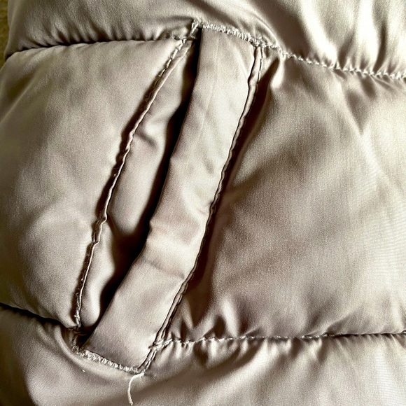 OLD NAVY FROST FREE VEST - Picture 5 of 7